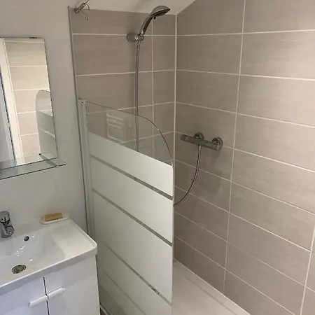 Apartment Studio Refait A Neuf Avec Exterieur